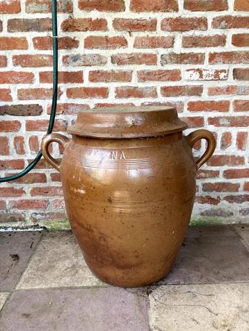 Ancien pot en grès, Enlèvement