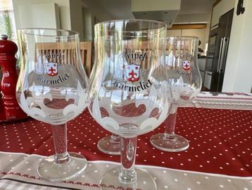 4 TRIPLE KARMELIT-glazen beschikbaar voor biedingen