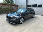 BMW 118I automaat / shadowline / 2023, Zwart, Bedrijf, 5 zetels, 5 deurs