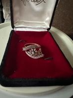 Gouden ring, Handtassen en Accessoires, 18 tot 19, Ophalen of Verzenden, Zo goed als nieuw, Met edelsteen