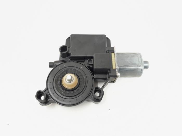 Moteur de vitre portière d'un Volkswagen Polo, Autos : Pièces & Accessoires, Carrosserie & Tôlerie, Volkswagen, Utilisé, 3 mois de garantie