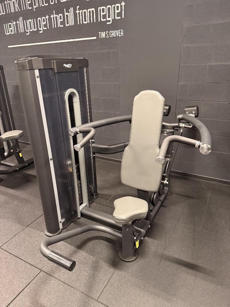 BH fitness shoulder press, Sport en Fitness, Fitnessapparatuur, Nieuw, Krachtstation, Armen, Ophalen