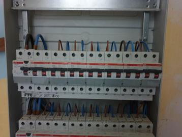 Electricien professionnel beschikbaar voor biedingen