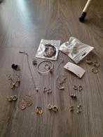 Collectie oorbellen en kettingen en ringen, Bijoux, Sacs & Beauté, Boucles d'oreilles, Comme neuf, Enlèvement ou Envoi