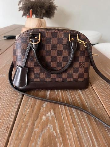 Louis Vuitton Alma Bb handtas beschikbaar voor biedingen