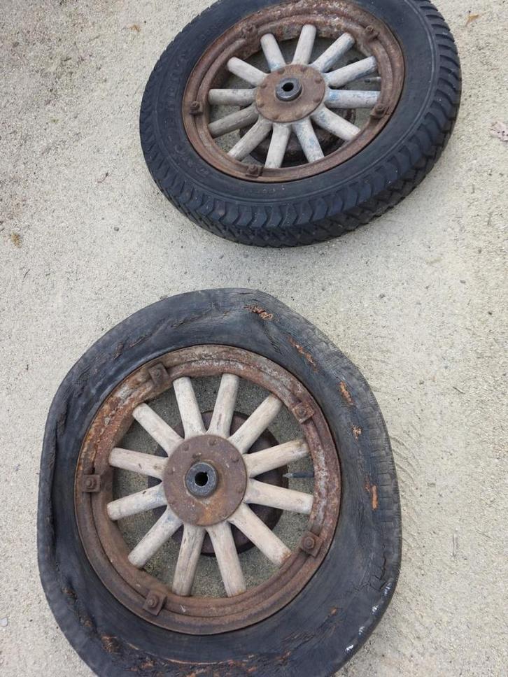 2 antieke houten wielen/ spaakwielen Englebert 30 x 5, Auto-onderdelen, Banden en Velgen, Banden en Velgen, Gebruikt, Ophalen of Verzenden