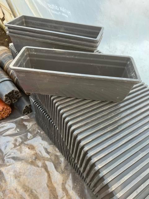 plastieken bloembakken 40 cm in goede staat, Tuin en Terras, Bloembakken en Plantenbakken, Zo goed als nieuw, Kunststof, Binnen