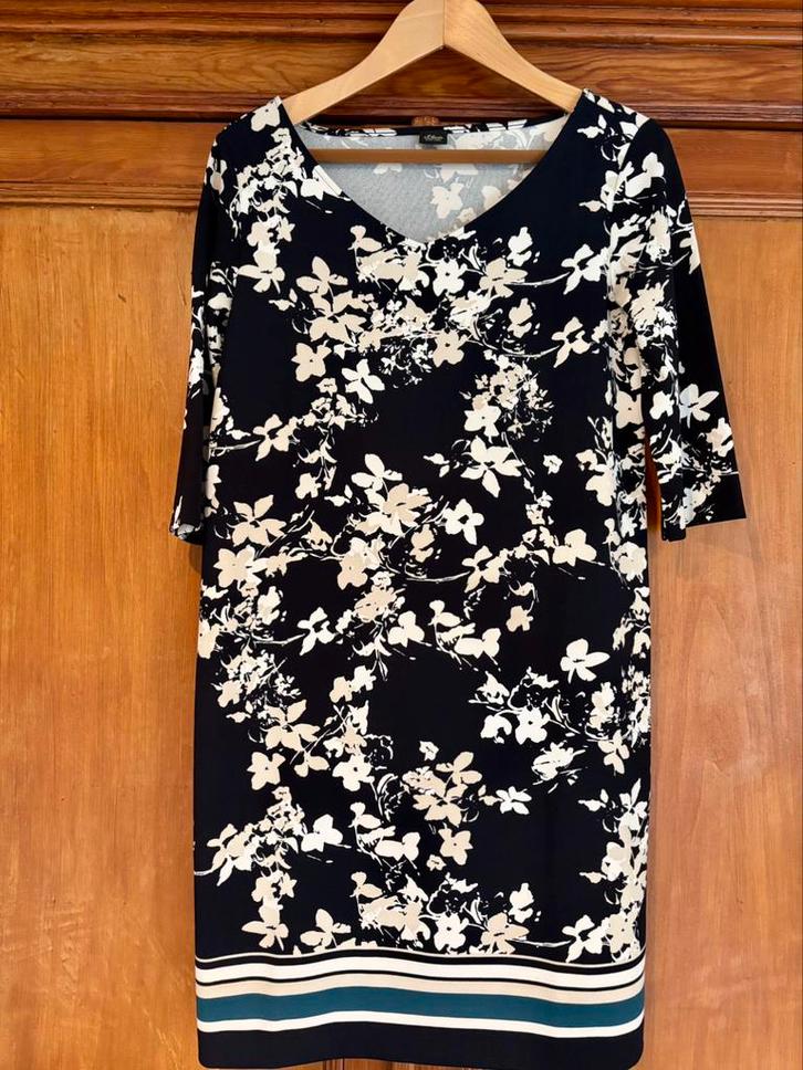 Kleedje blauw witte bloemen , S Oliver, Kleding | Dames, Jurken, Zo goed als nieuw, Maat 38/40 (M), Blauw, Knielengte, Ophalen of Verzenden