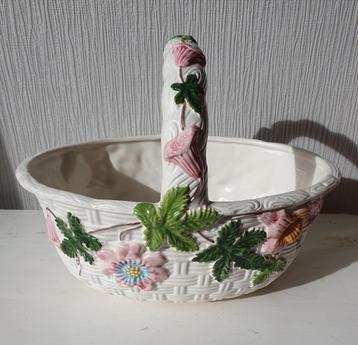 Majolika keramiekmand met bloemen-handgemaakt beschikbaar voor biedingen