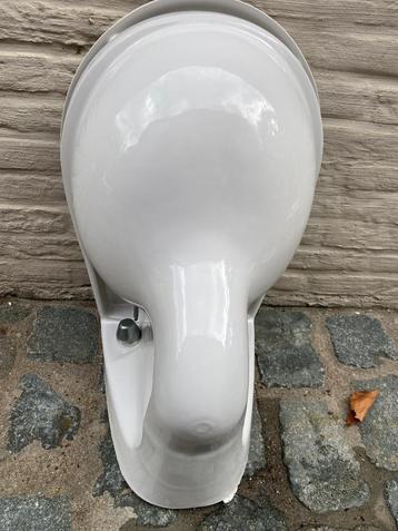 Hangtoilet beschikbaar voor biedingen