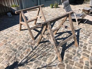 Mooie oude houten schragen beschikbaar voor biedingen