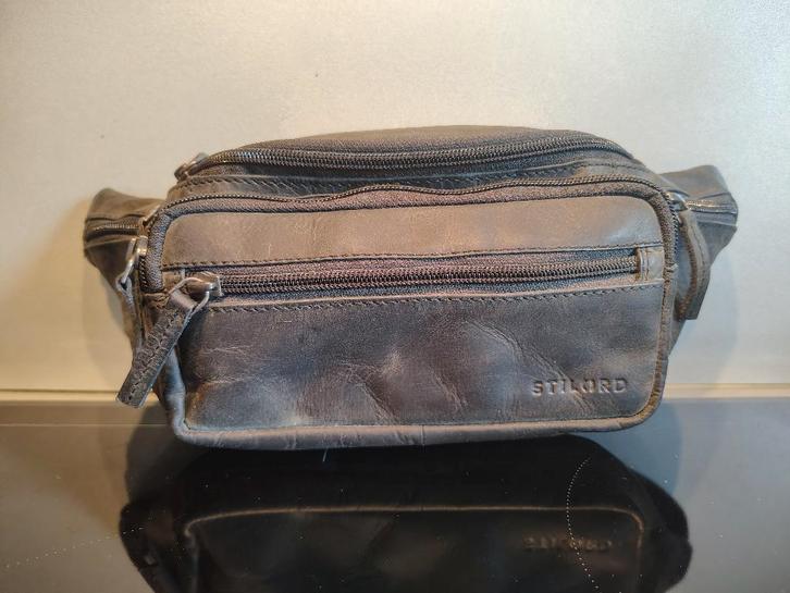 Sac banane STILORD en cuir véritable – comme neuf – 24 €, Vêtements | Hommes, Vêtements Homme Autre, Comme neuf, Enlèvement ou Envoi