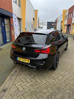 BMW 1-serie (f20) EDE -Carplay-18 inch LM-Custom uitlaat, Auto's, BMW, Te koop, Airbags, Stadsauto, Benzine