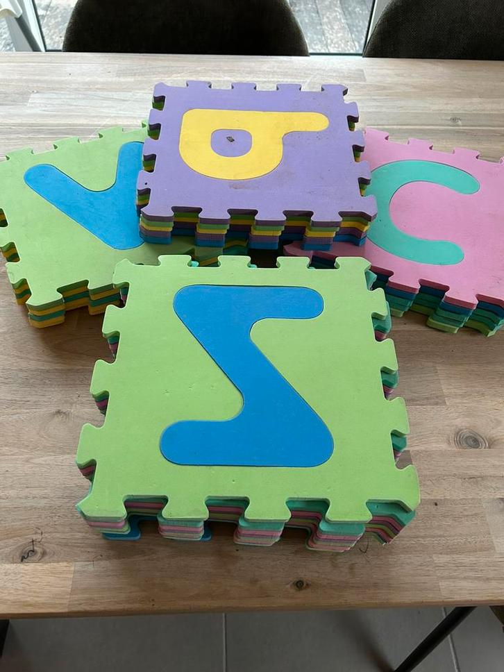 Foam puzzelstukken/lettermatten, Kinderen en Baby's, Speelgoed | Babyspeelgoed, Gebruikt, Overige typen, Ophalen