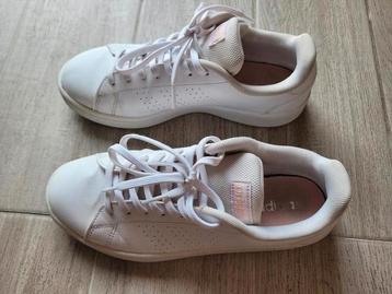 Adidas turnpantoffels maat 40 beschikbaar voor biedingen