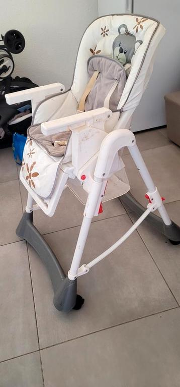 Chaise haute pour bébé ou enfant disponible aux enchères