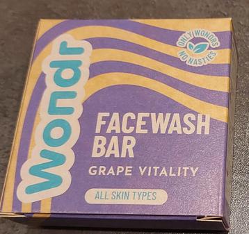 Wondr facewash bar grape vitality