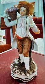 Statue en biscuit, bras un peu recollé, Enlèvement ou Envoi