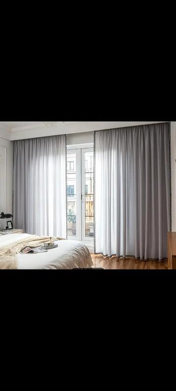 6 panelen lichtgrijze gordijnen met rouches. 140-260cm beschikbaar voor biedingen