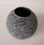 Zwart-wit bolle stenen bloempot/vaasje, Zo goed als nieuw, Ophalen