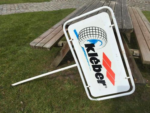 1970s Dubbelzijdig Metalen KLÉBER Reclamebord, Verzamelen, Merken en Reclamevoorwerpen, Gebruikt, Reclamebord, Ophalen