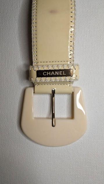 Ceinture Chanel en cuir verni 