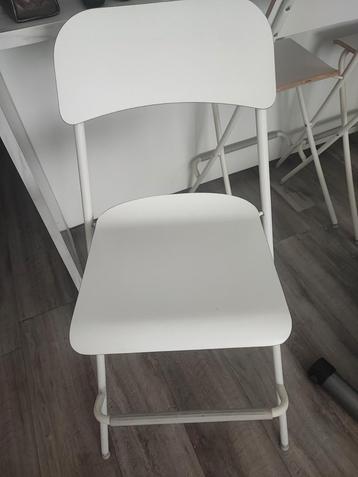 barkruk wit met hout 4 stuks per stuk 15 euro  beschikbaar voor biedingen