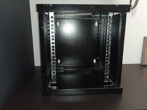 7U 10"/19" Wandkast – Open Netwerkrack – Zwarte metalen kast, Muziek en Instrumenten, Behuizingen en Koffers, Zo goed als nieuw