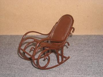 Metalen schommelstoel in Thonet stijl beschikbaar voor biedingen