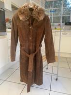 Daim lange mantel bruin, Ophalen, Zo goed als nieuw, Maat 36 (S), Bruin