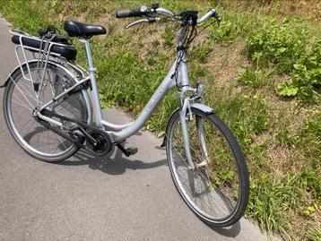 Elektrische damesfiets als nieuw 3400km beschikbaar voor biedingen