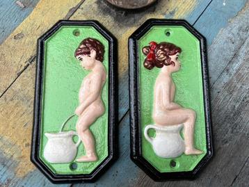 mintgroene toiletbordjes van gietijzer beschikbaar voor biedingen