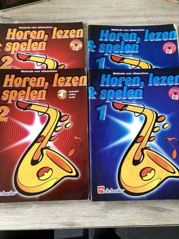 Horen lezen spelen alt saxofoon beschikbaar voor biedingen