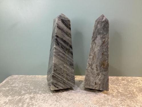 2 obelisken in grijze marmer. 163/AF., Antiek en Kunst, Antiek | Woonaccessoires, Ophalen