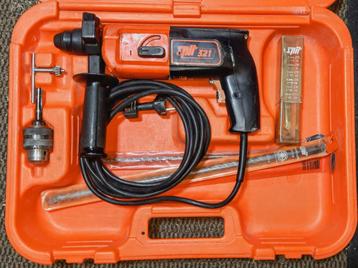 Spit 321 Boorhamer 590W met doos en boren beschikbaar voor biedingen
