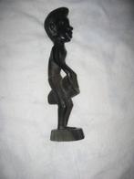 petite statue en bois batteur africain, Enlèvement ou Envoi