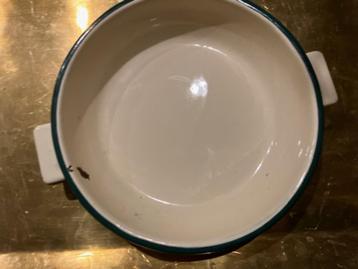 OUDE GIETIJZEREN - EMAIL ECRU CASSEROLLE. GOEDE STAAT. beschikbaar voor biedingen