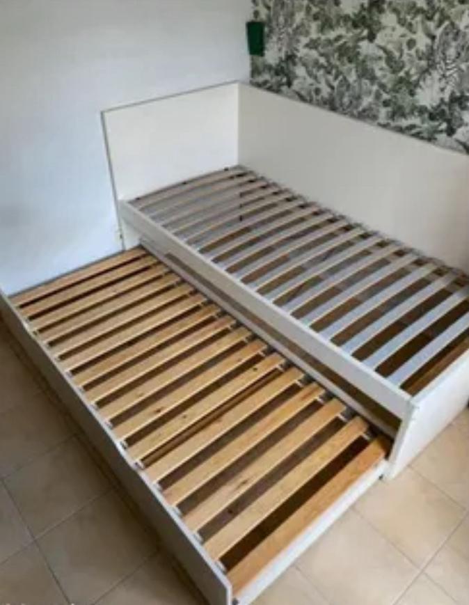 Lit Ikea avec sous-lit - sommier à lattes 90x200 inclus, Maison & Meubles, Chambre à coucher | Lits, Comme neuf, Blanc, Enlèvement