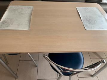Keukentafel beschikbaar voor biedingen