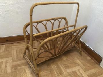 Rattan tijdschriftenhouder beschikbaar voor biedingen