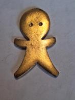 Gouden broche in de vorm van een peperkoekmannetje. 5,5 cm., Overige materialen, 4 tot 7 cm, Ophalen of Verzenden, Zo goed als nieuw