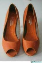 Oranje peeptoes pumps in maatje 40, Oranje, Ophalen of Verzenden, Zo goed als nieuw, Pumps