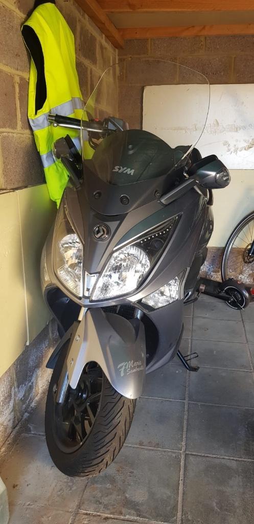 SYM 300, Fietsen en Brommers, Scooters | SYM, Zo goed als nieuw, Overige modellen, Benzine, Ophalen