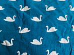 Blauwe tricot met zwaantjes van Baba - 100x60 cm, Blauw, Nieuw, Ophalen of Verzenden, 30 tot 120 cm