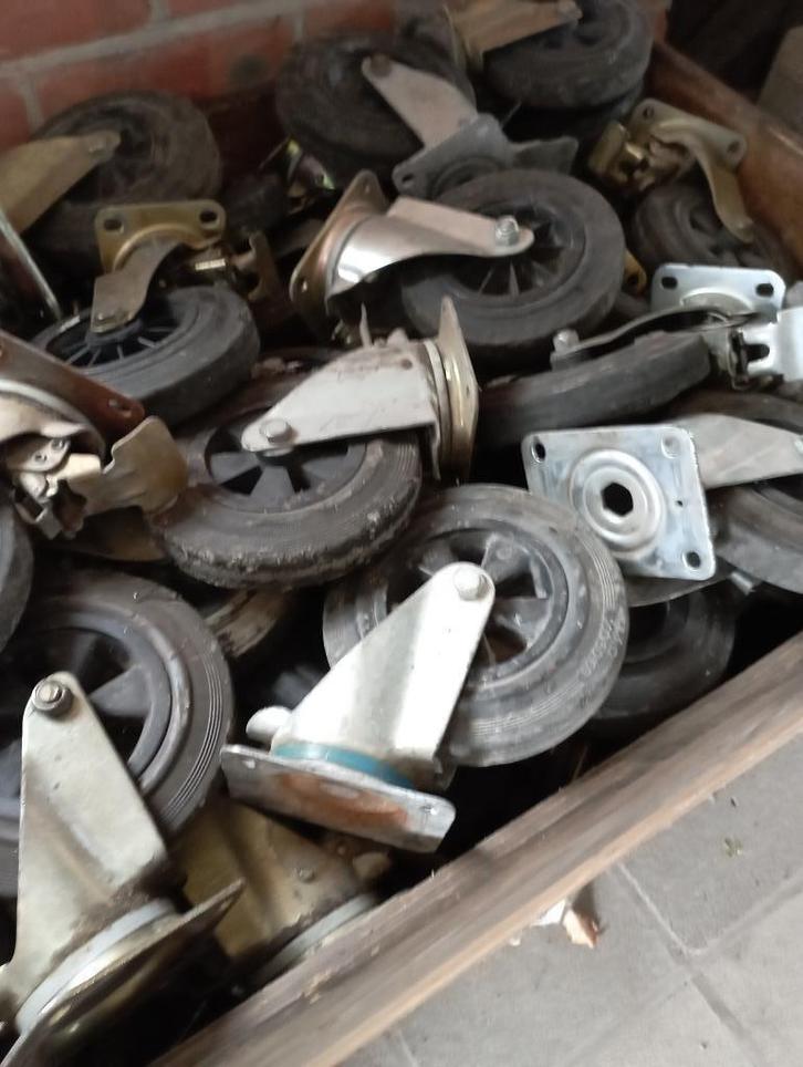 zwenkwielen en afplakband, Doe-het-zelf en Bouw, Zwenkwielen, Gebruikt, Ophalen