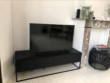 Ethnicraft monolit TV meubel zwart eik met metalen frame beschikbaar voor biedingen