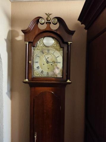 Engelse staande klok staand horloge 1760 beschikbaar voor biedingen