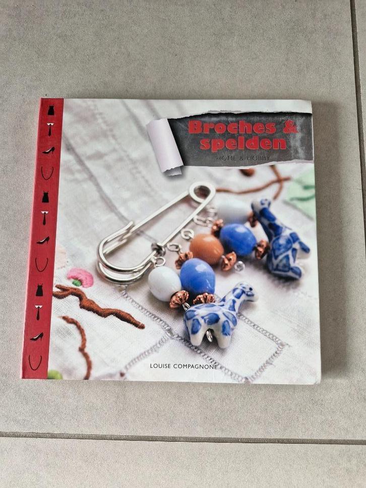 Home & hobby Broches & spelden - Louise Compagnone, Boeken, Hobby en Vrije tijd, Sieraden maken, Ophalen of Verzenden