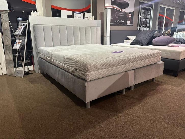 Wegens showroom vernieuwing -40%, Maison & Meubles, Chambre à coucher | Lits boxsprings, Enlèvement ou Envoi