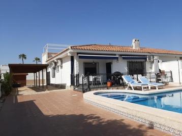 Mediterrane half-vrijstaande villa/zwembad in Torrevieja...